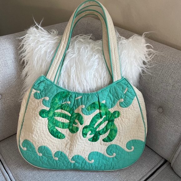 Quilted Turtle Hawaiian Beach Bag - Picture 1 of 8